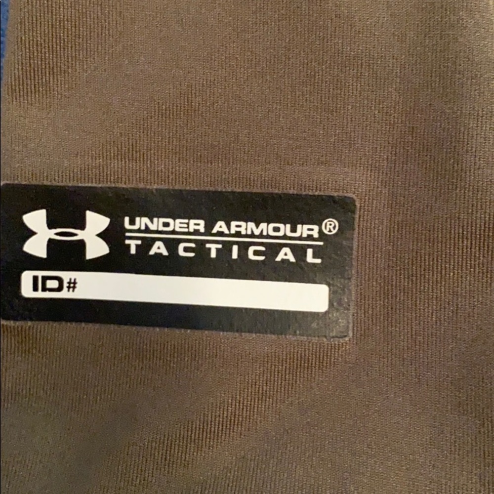 Under Armour compression heat gear workout shirt - Picture 7 of 9